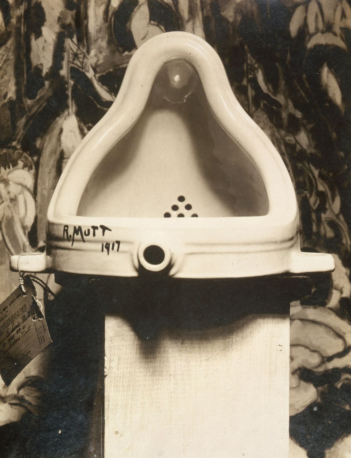 696796456e5a57d90f7940db 1280px Marcel Duchamp 1917 Fountain photograph by Alfred Stieglitz